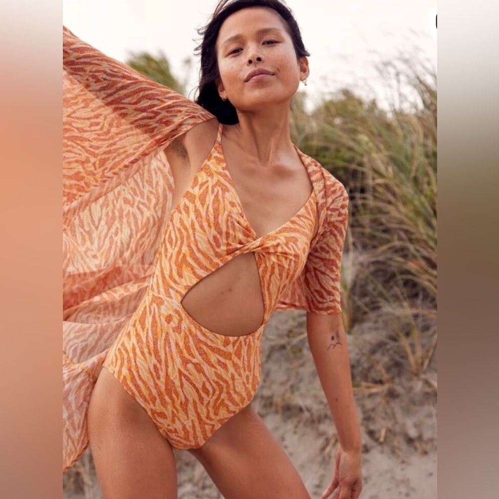 NWOT. Aerie twist cut out one piece swimsuit.